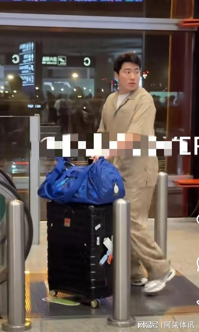 孙颖莎王楚钦同框网友：久违的莎头混双九游会j9登录周雨发抖音镜头里肖导(图5)