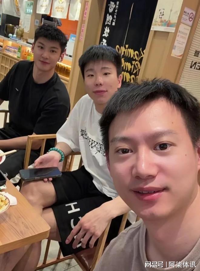 孙颖莎王楚钦同框网友：久违的莎头混双九游会j9登录周雨发抖音镜头里肖导(图12)